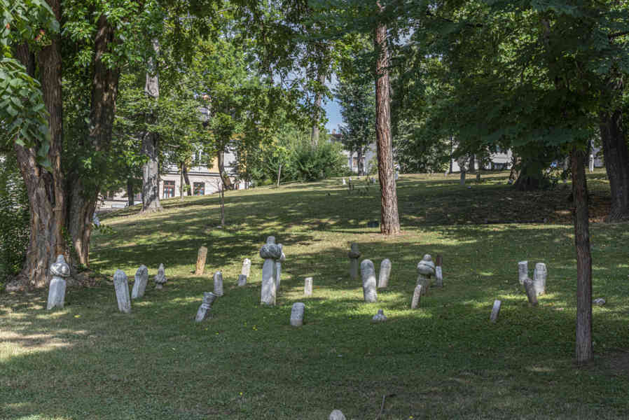 Bosnia y Herzegovina - Sarajevo 63 - Veliki Park - mezarke (cementerio musulmán).jpg